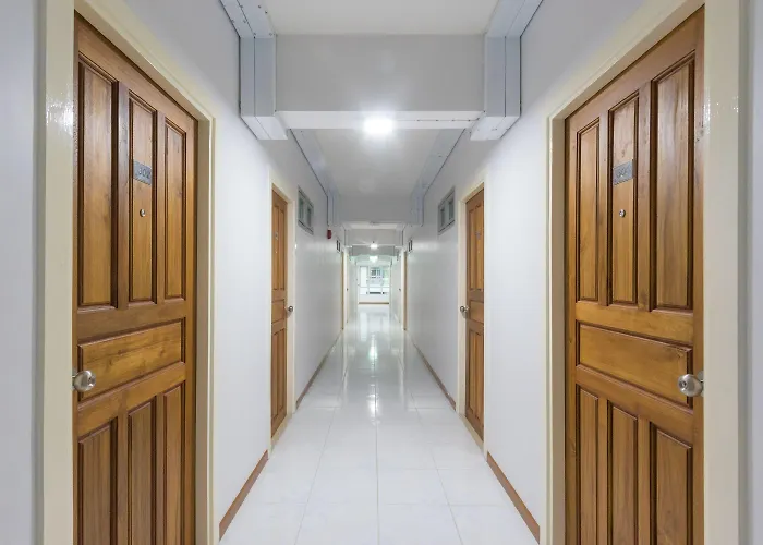 Jr Mansion On Nut Soi 25 Bangkok