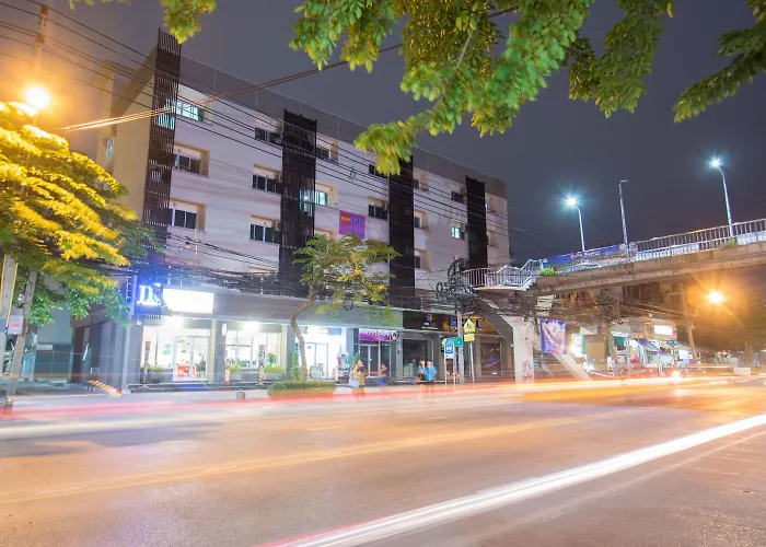Jr Mansion On Nut Soi 25 Aparthotel 3*